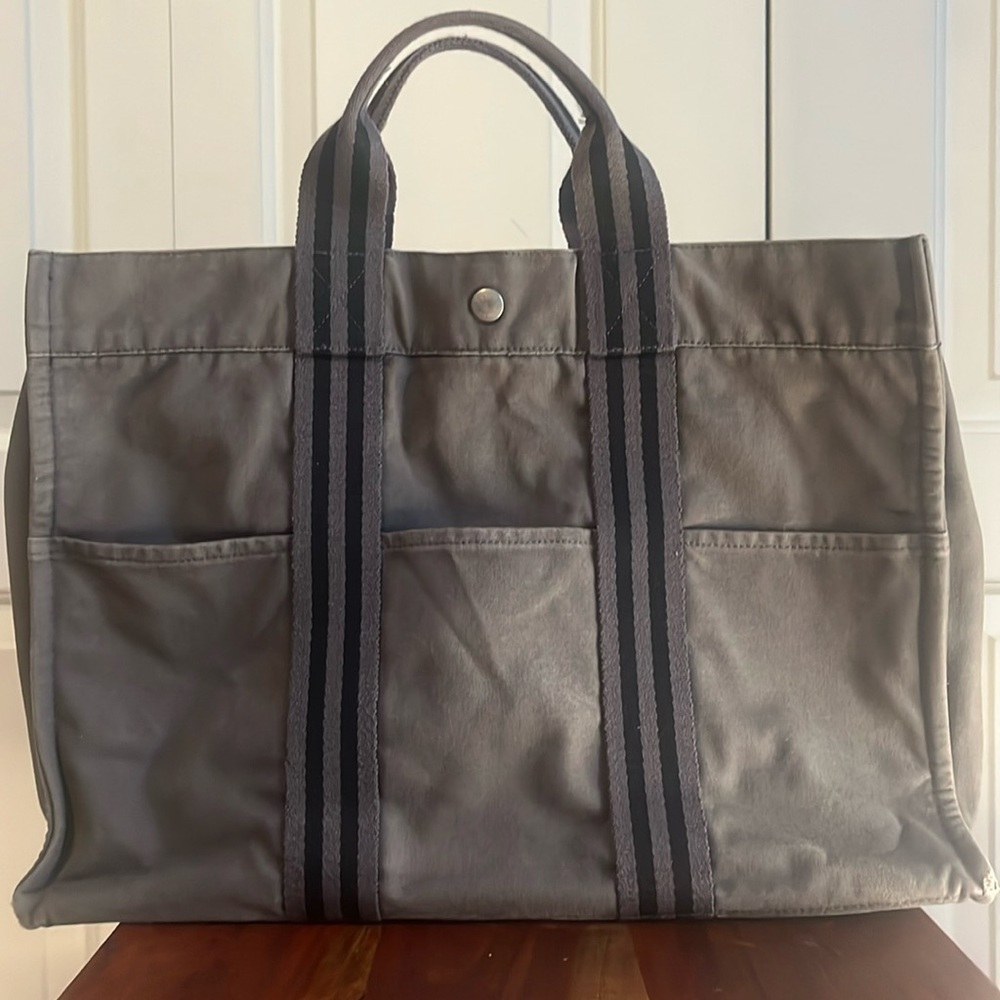 Pre-owned Hermes Tote in gray and black with 6 pockets.